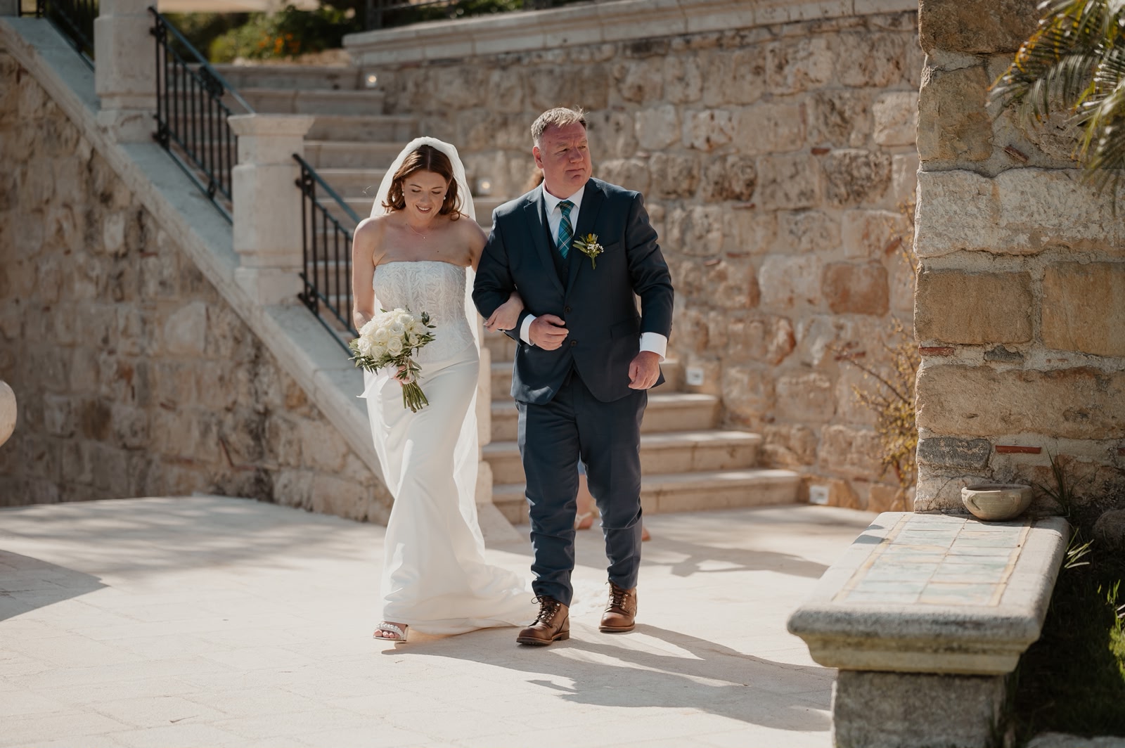 Jessica walking down the aisle with her father at Casale degli Aranci