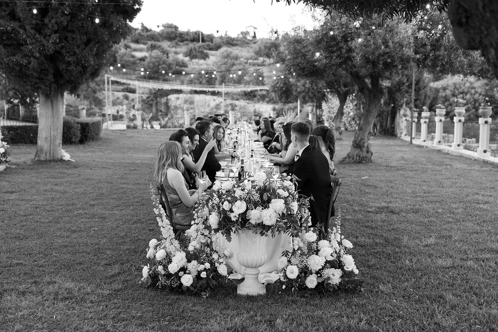 A black-and-white view of the imperial table dressed with urn florals